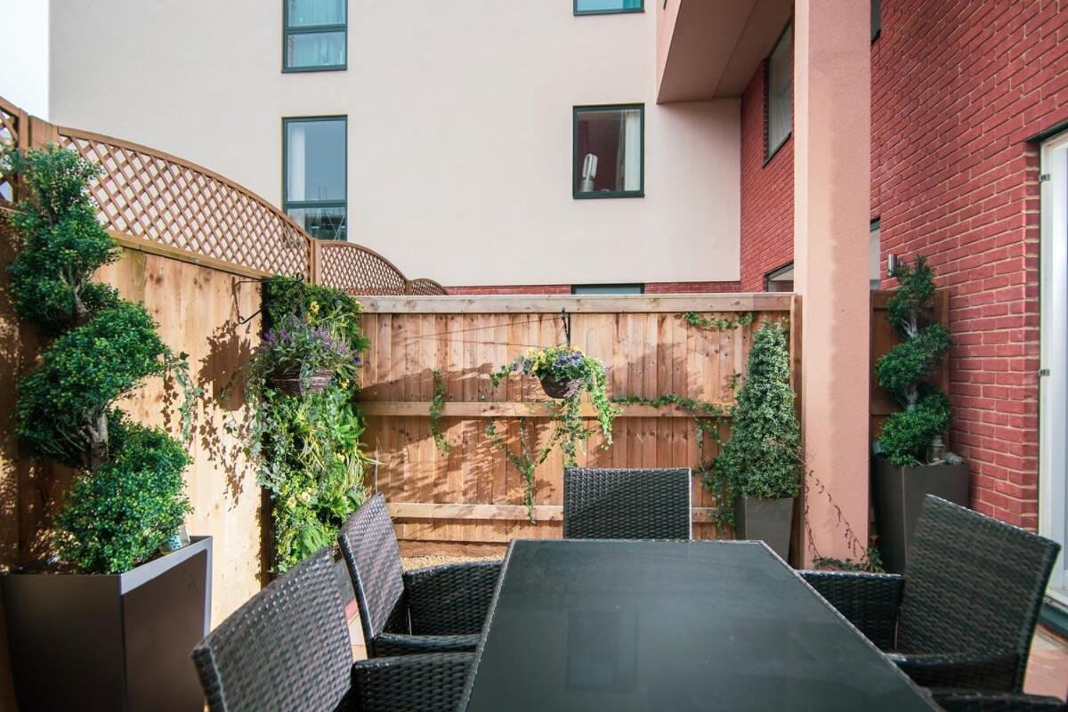 Deluxe Apartment Near Cabot Circus W Parking Sleeps 5 Bristol Kültér fotó
