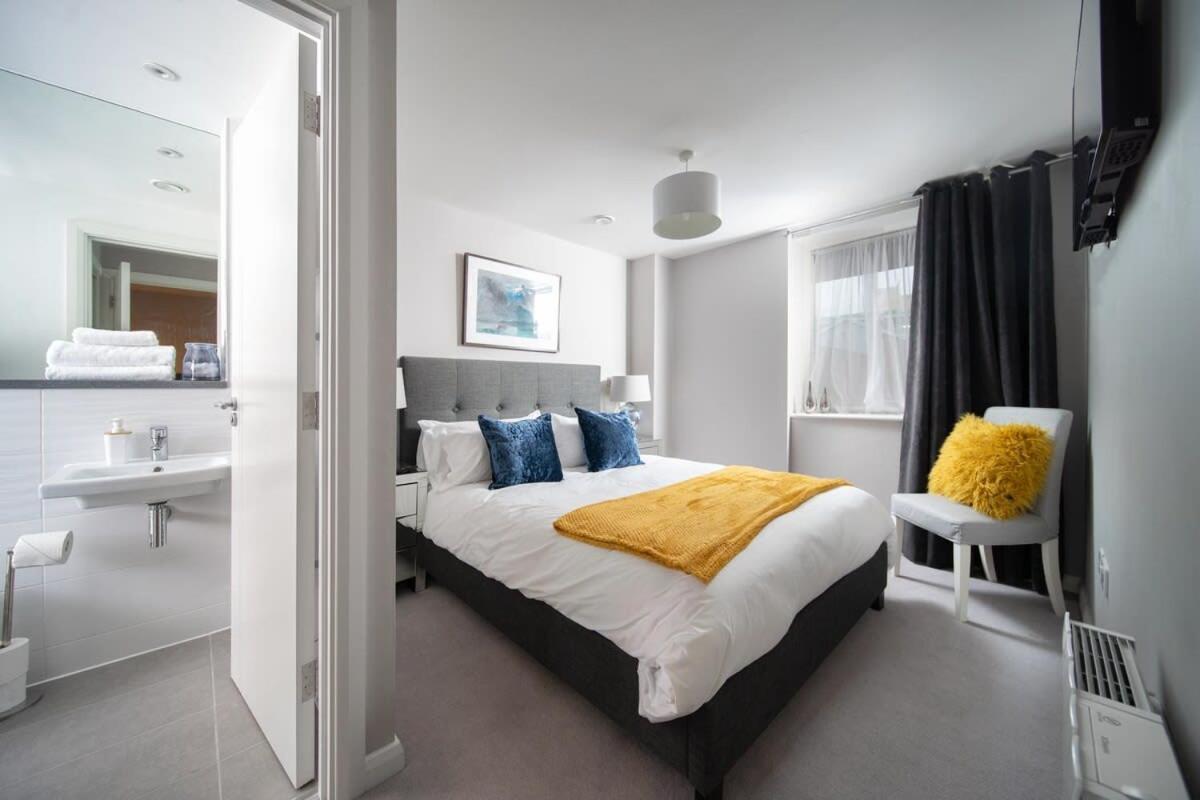 Deluxe Apartment Near Cabot Circus W Parking Sleeps 5 Bristol Kültér fotó