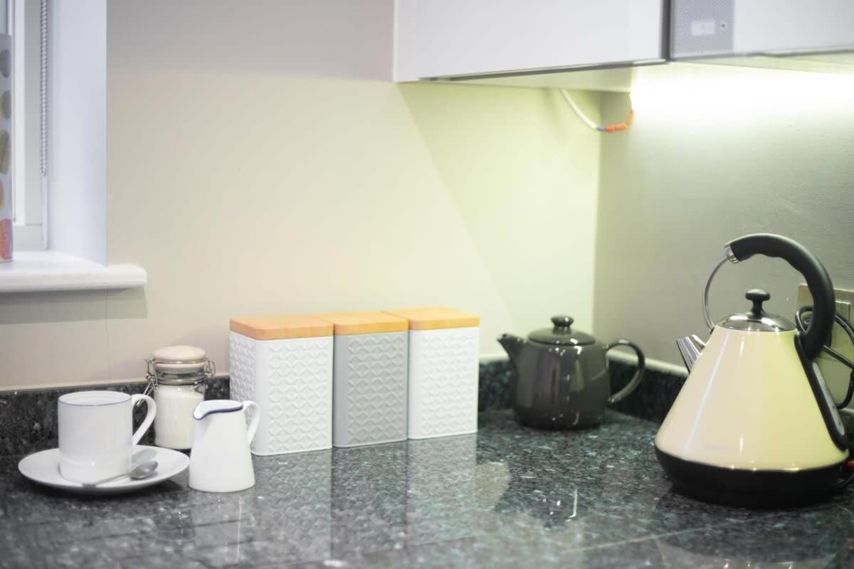 Deluxe Apartment Near Cabot Circus W Parking Sleeps 5 Bristol Kültér fotó