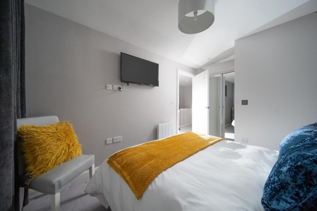 Deluxe Apartment Near Cabot Circus W Parking Sleeps 5 Bristol Kültér fotó