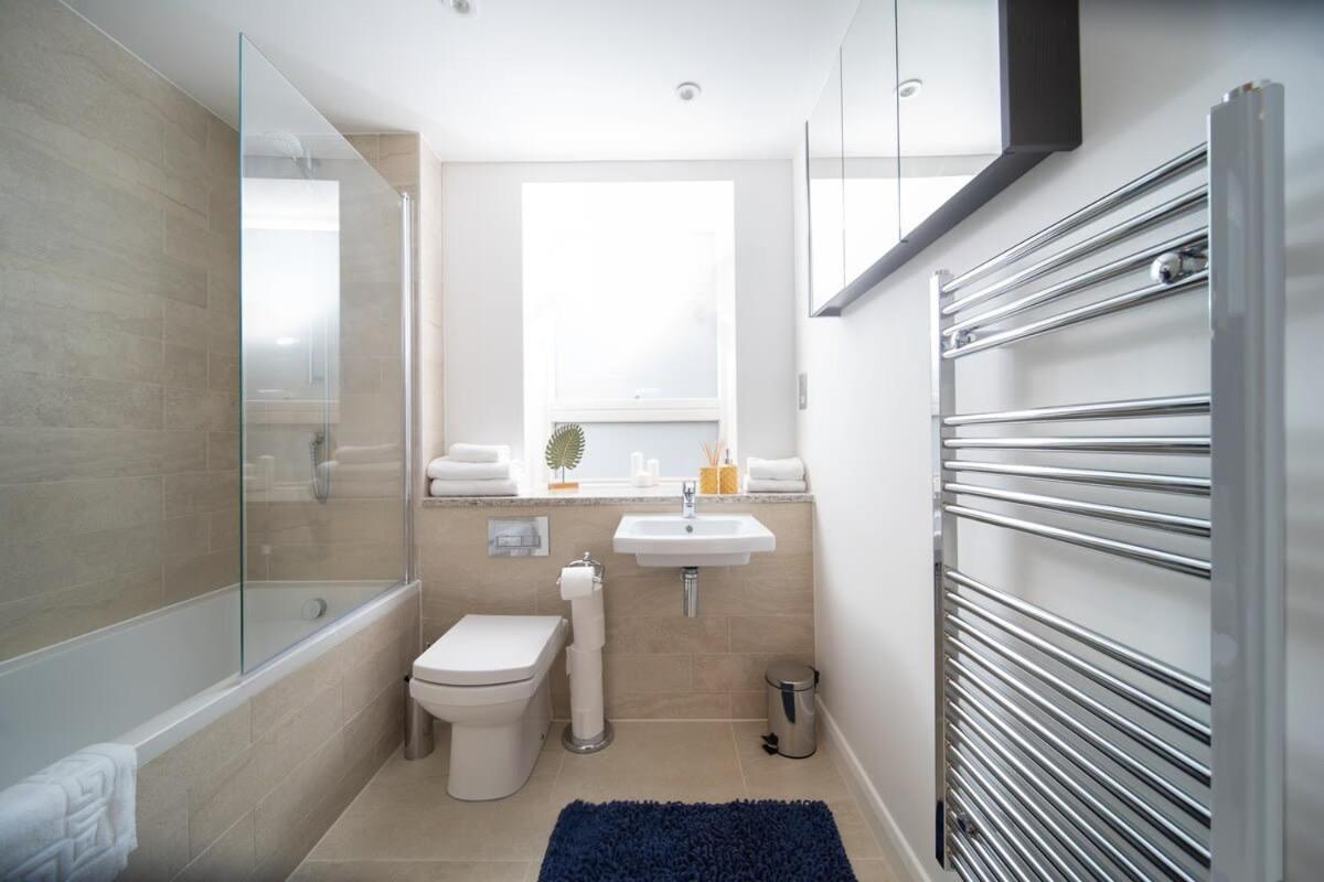 Deluxe Apartment Near Cabot Circus W Parking Sleeps 5 Bristol Kültér fotó